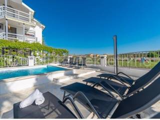 Apartmanska kuća, Prodaja, Privlaka, Privlaka