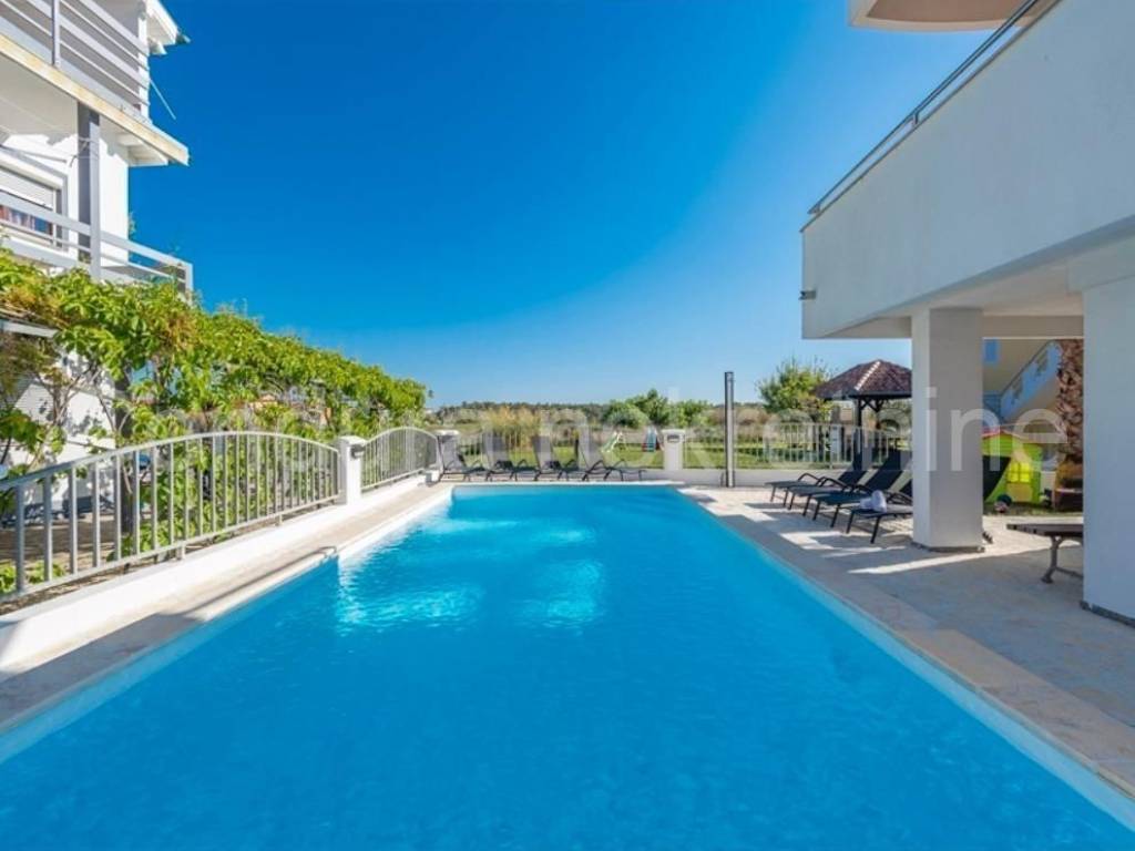 Apartmanska kuća, Prodaja, Privlaka, Privlaka
