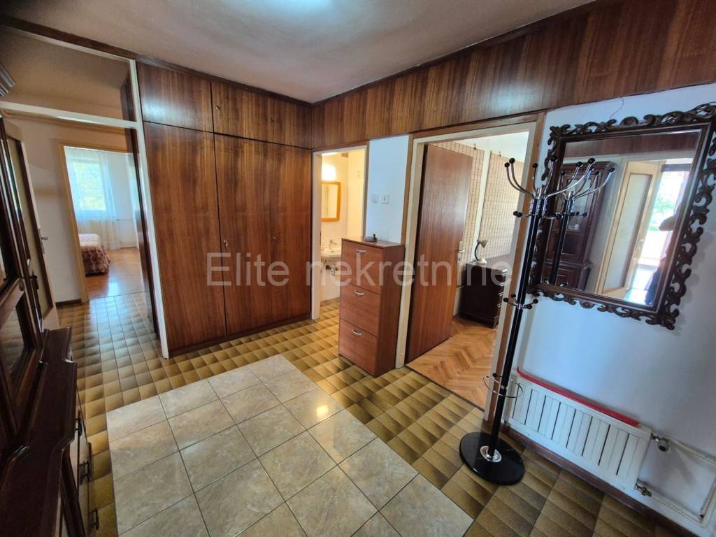 Stan u zgradi, Najam, Rijeka, Zapad