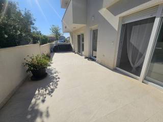 Apartman s okućnicom, Prodaja, Privlaka, Privlaka