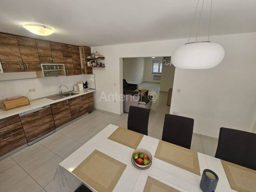Apartman s okućnicom, Prodaja, Privlaka, Privlaka