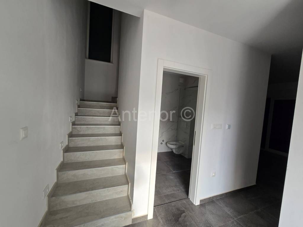 Dvojna kuća, Prodaja, Vrsi, Vrsi
