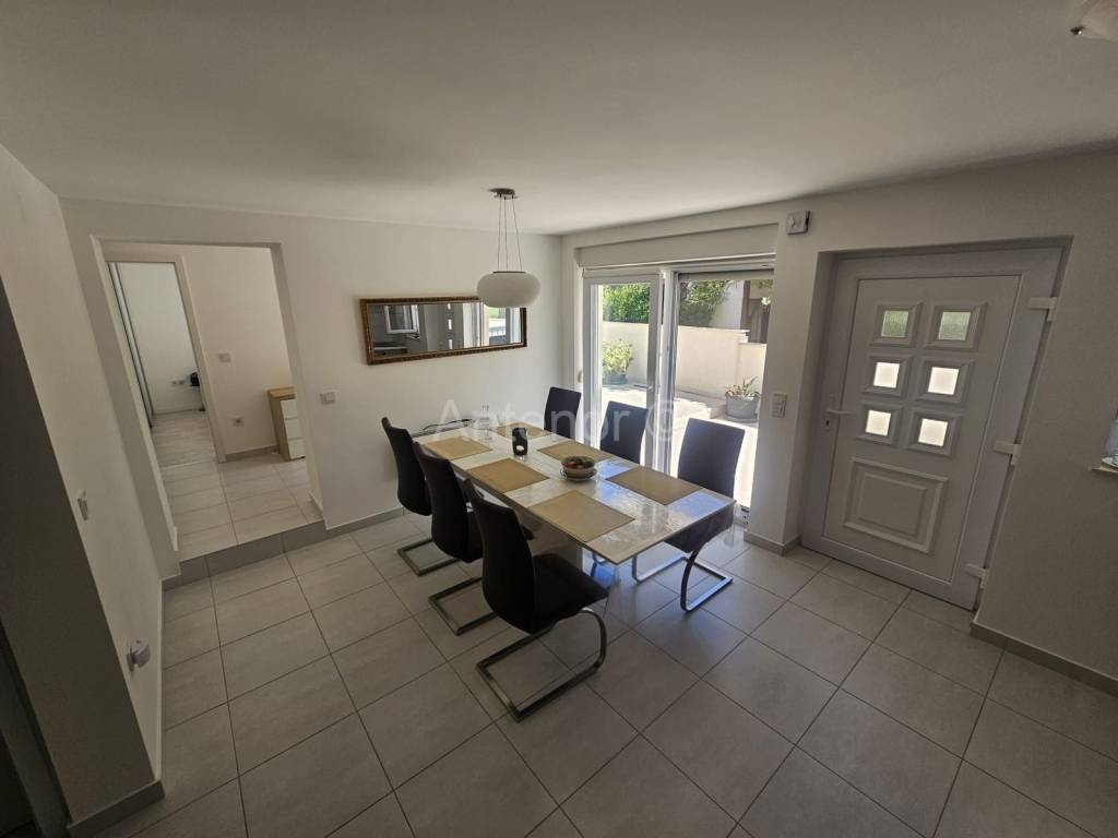 Apartman s okućnicom, Prodaja, Privlaka, Privlaka