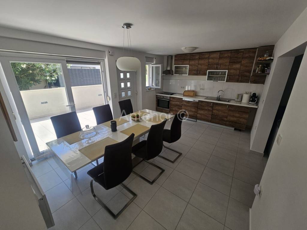 Apartman s okućnicom, Prodaja, Privlaka, Privlaka