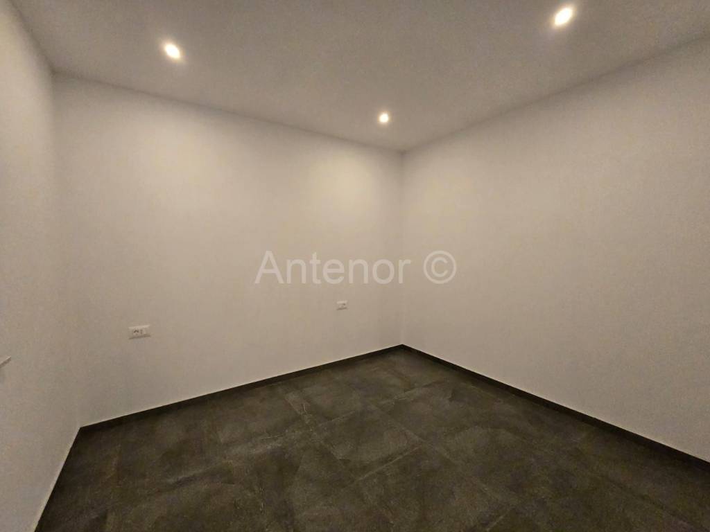 Dvojna kuća, Prodaja, Vrsi, Vrsi