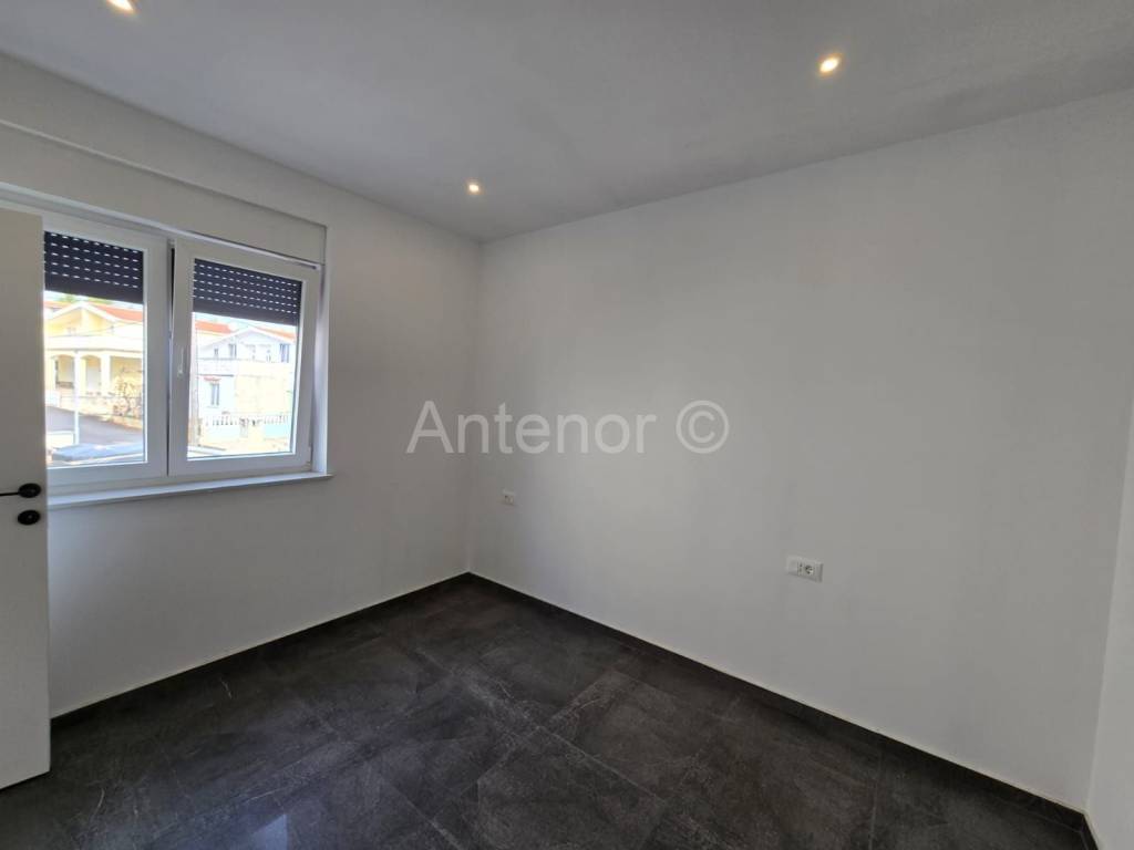 Dvojna kuća, Prodaja, Vrsi, Vrsi