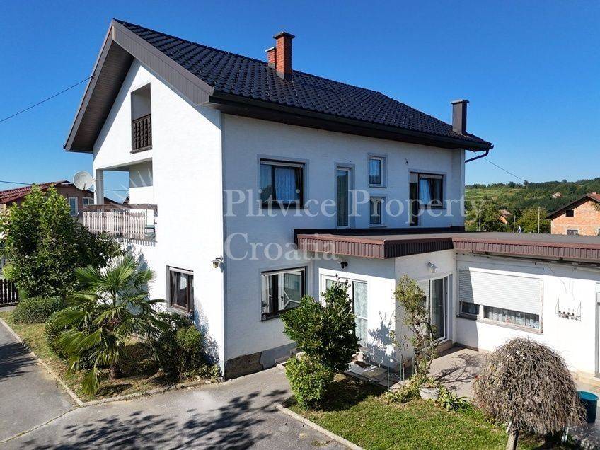 Obiteljska kuća, Prodaja, Karlovac - Okolica, Ladvenjak