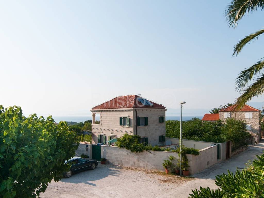 Kamena kuća, Najam, Supetar, Mirca