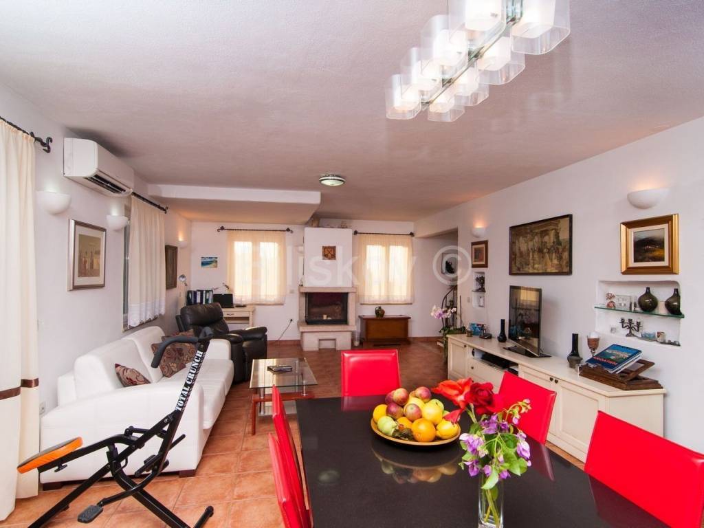 Samostojeća kuća, Prodaja, Supetar, Mirca