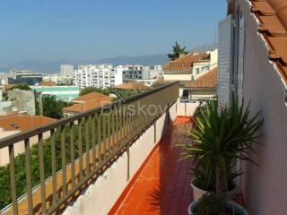 Stan u zgradi, Najam, Split, Split