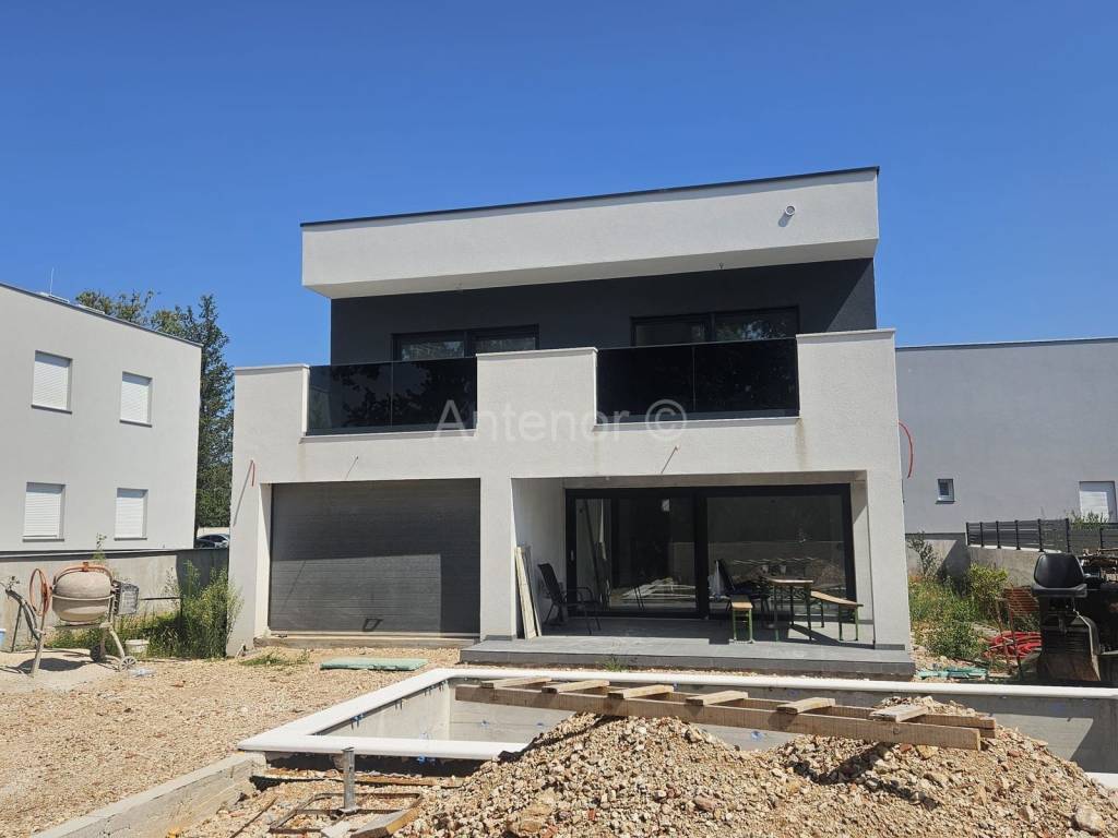 Vila, Prodaja, Nin, Zaton