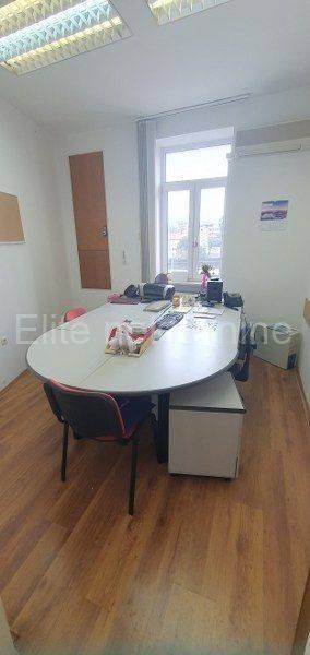 Ured, Najam, Rijeka, Zapad