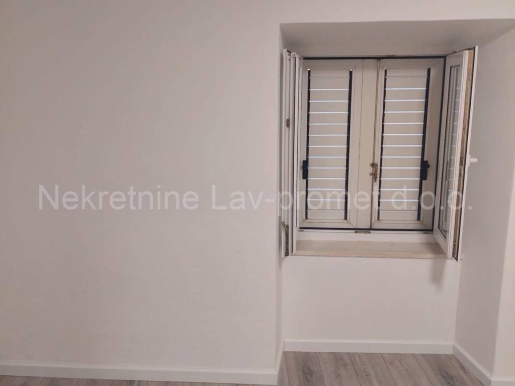 Stan u kući, Prodaja, Split - Okolica, Kamen