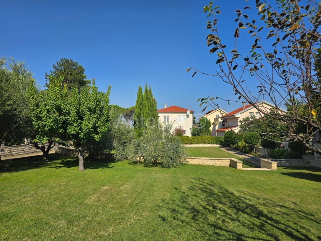 Kuća na moru, Prodaja, Vrsi, Zukve