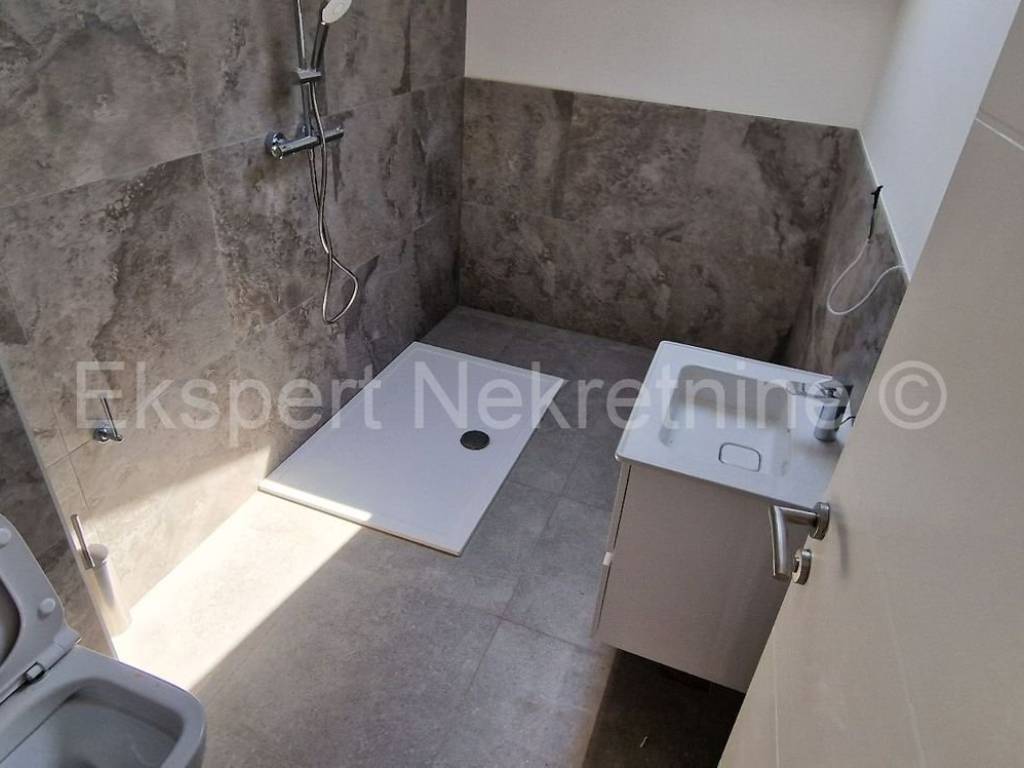 Stan u novogradnji, Prodaja, Okrug, Okrug Gornji