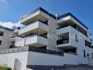 Stan u zgradi, Najam, Trogir, Trogir