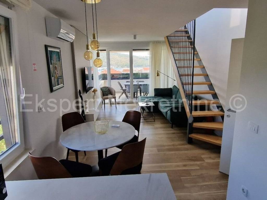 Stan u zgradi, Najam, Trogir, Trogir