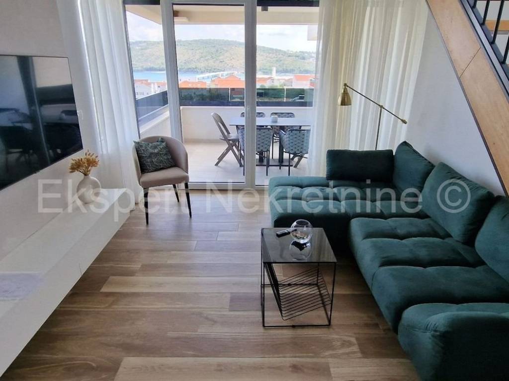 Stan u zgradi, Najam, Trogir, Trogir