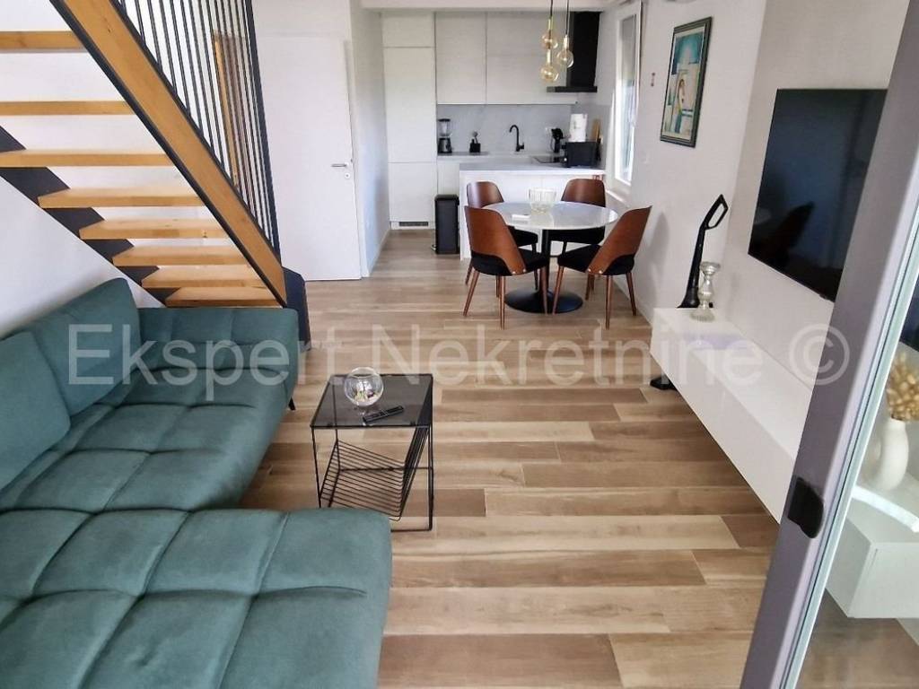 Stan u zgradi, Najam, Trogir, Trogir