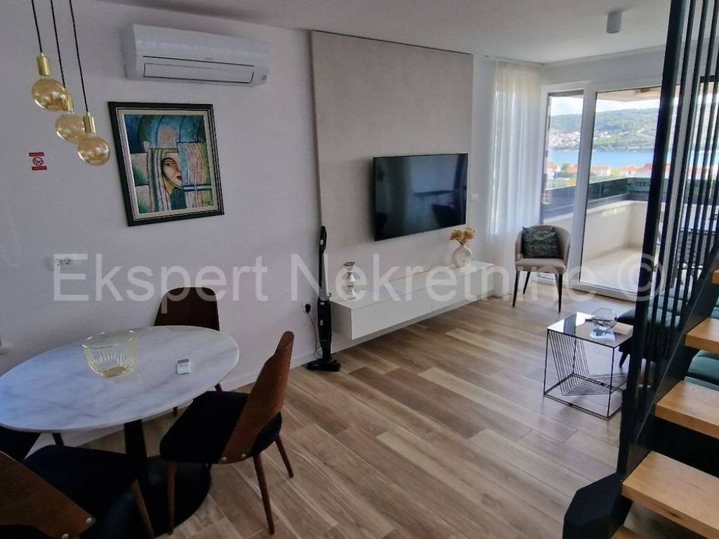 Stan u zgradi, Najam, Trogir, Trogir