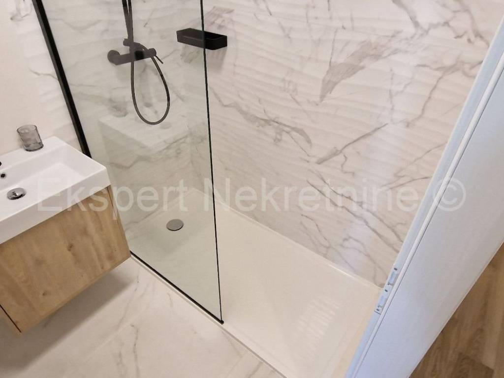 Stan u zgradi, Najam, Trogir, Trogir