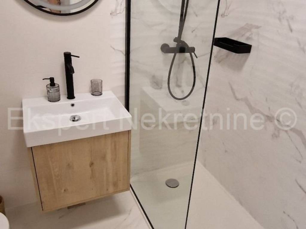 Stan u zgradi, Najam, Trogir, Trogir