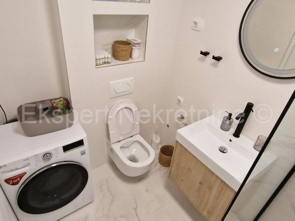 Stan u zgradi, Najam, Trogir, Trogir