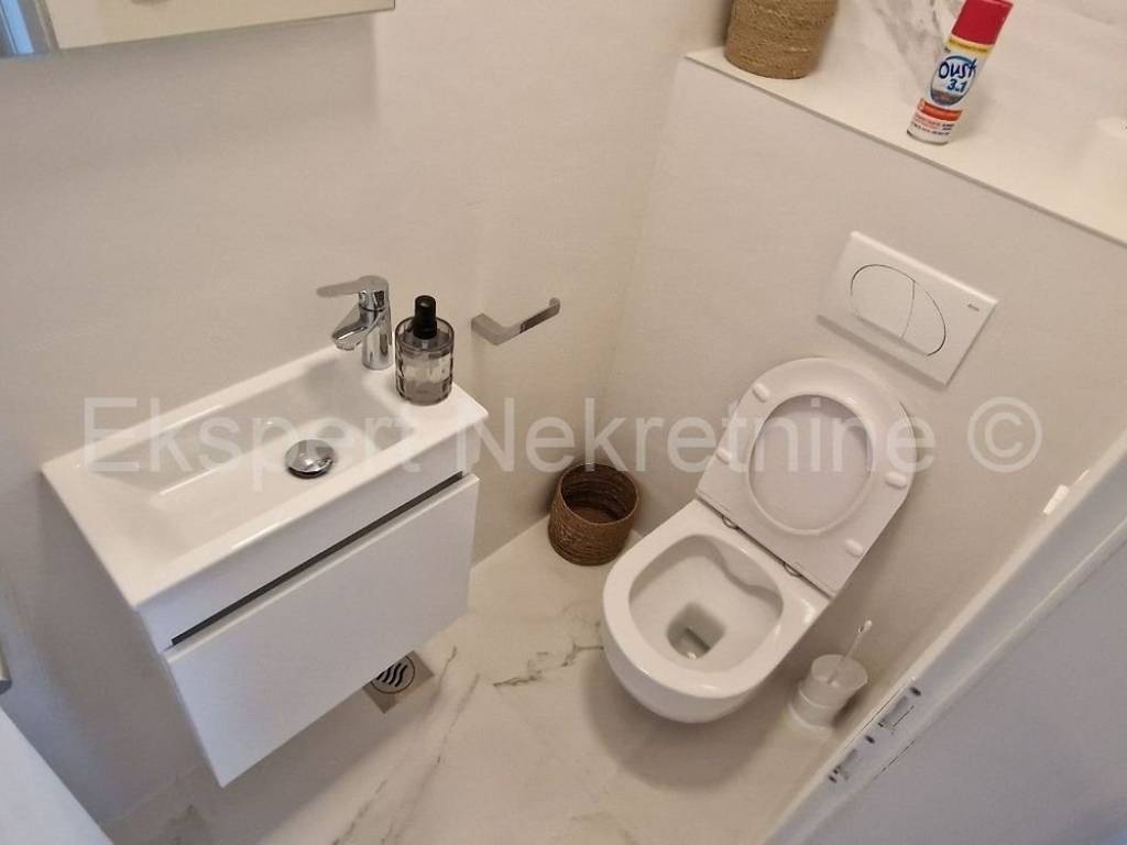 Stan u zgradi, Najam, Trogir, Trogir