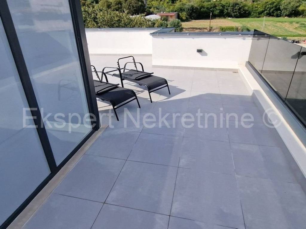 Stan u zgradi, Najam, Trogir, Trogir