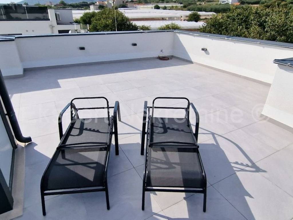 Stan u zgradi, Najam, Trogir, Trogir