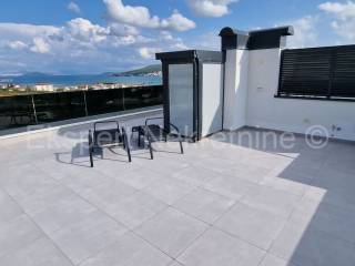 Stan u zgradi, Najam, Trogir, Trogir