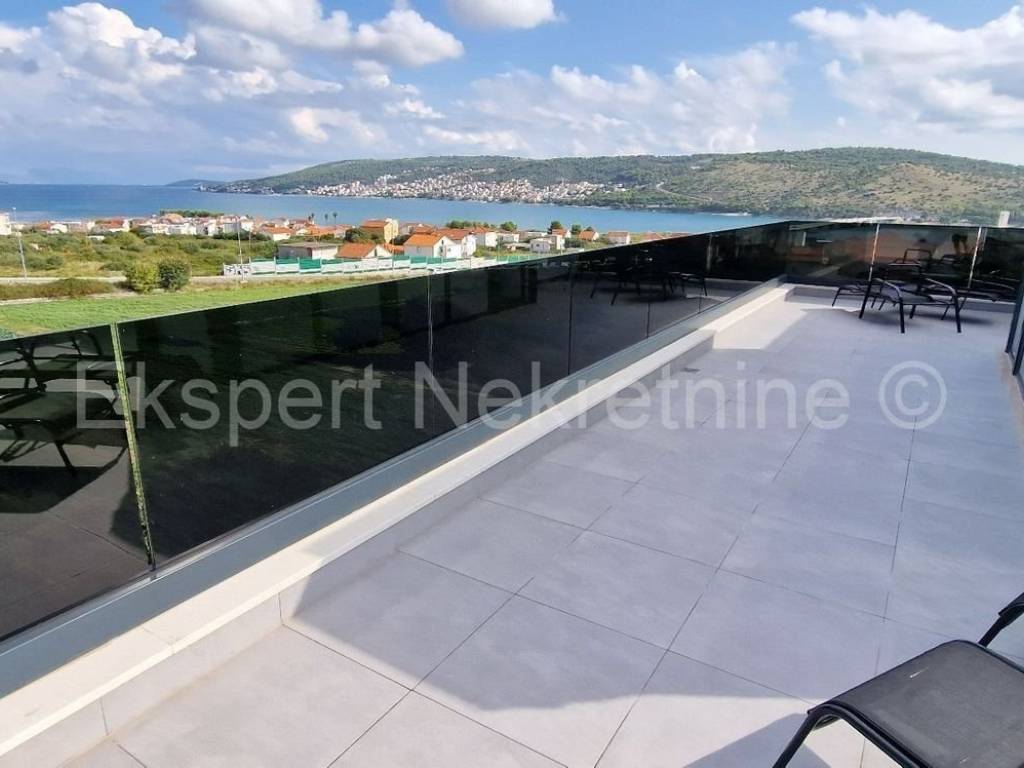 Stan u zgradi, Najam, Trogir, Trogir