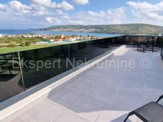 Stan u zgradi, Najam, Trogir, Trogir