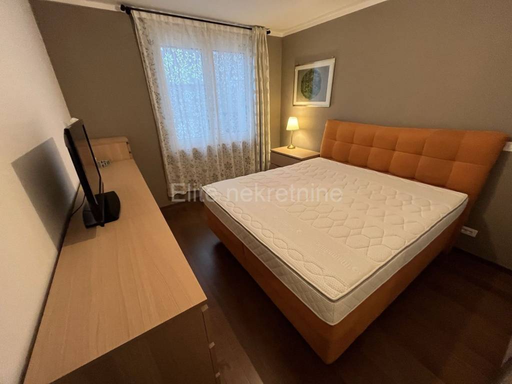 Stan u zgradi, Najam, Rijeka, Istok