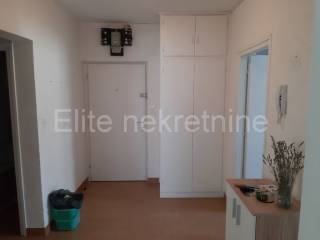 Stan u zgradi, Najam, Rijeka, Istok