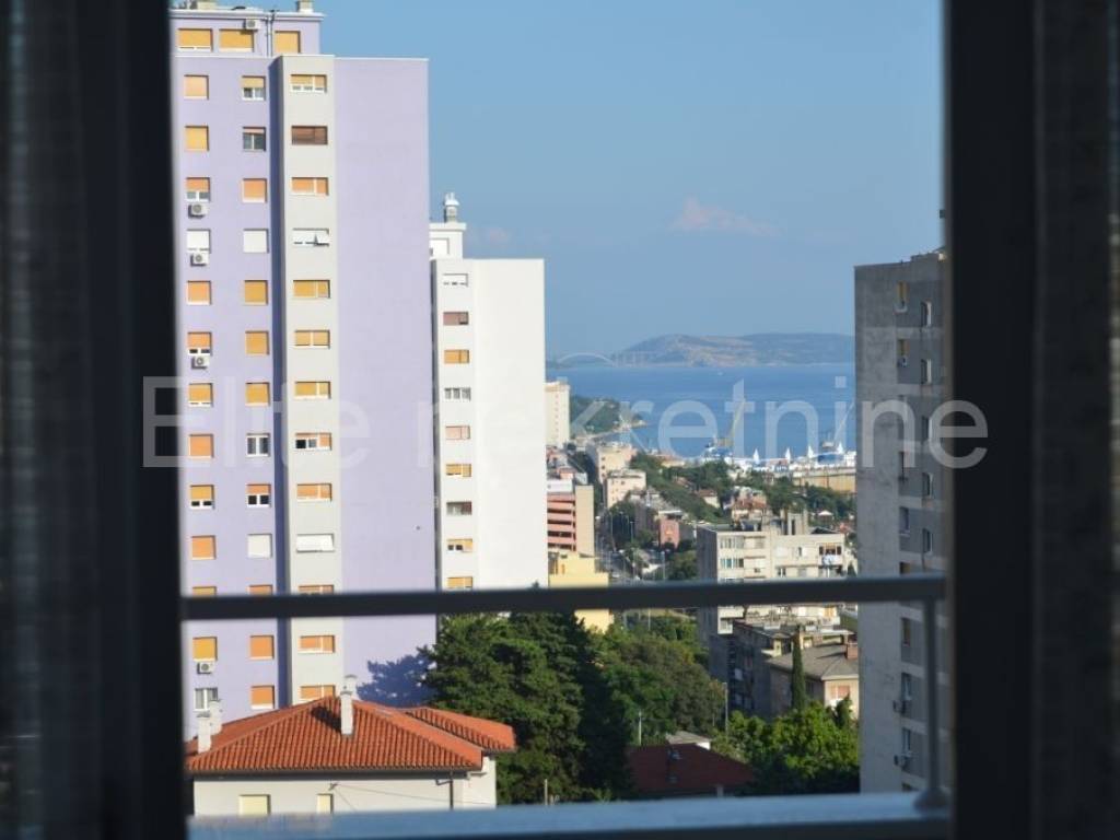 Stan u zgradi, Najam, Rijeka, Istok