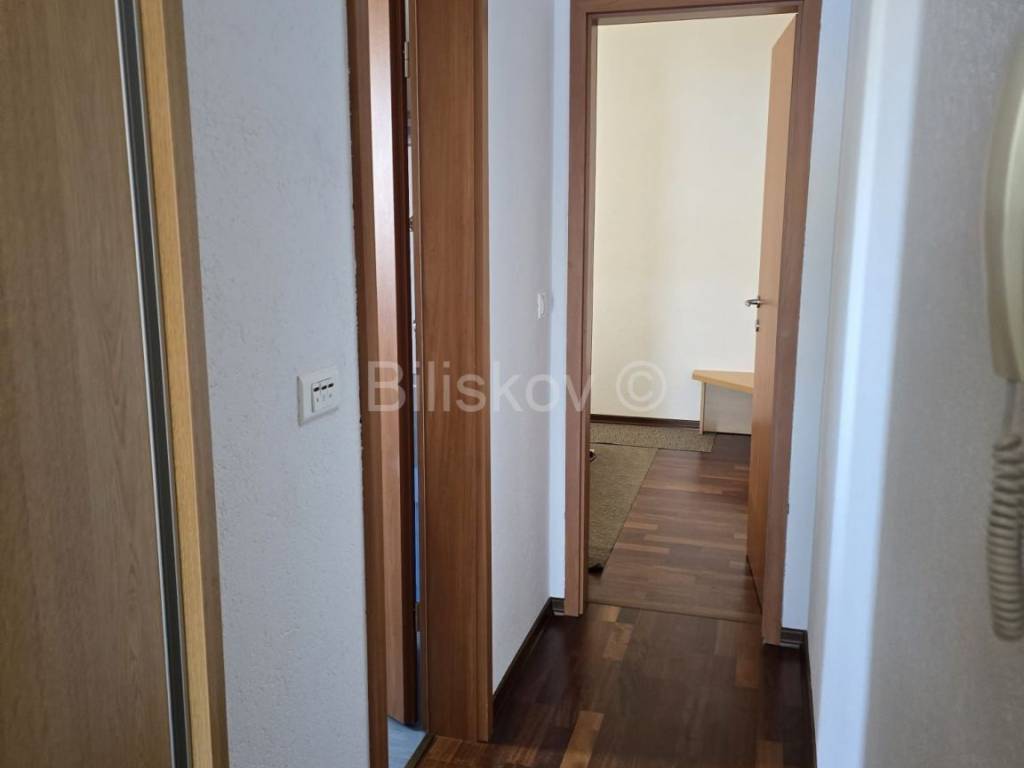 Stan u zgradi, Prodaja, Okrug, Okrug Gornji