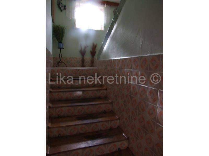 Stan u kući , Prodaja, Otočac, Otočac
