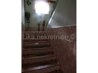 Stan u kući , Prodaja, Otočac, Otočac