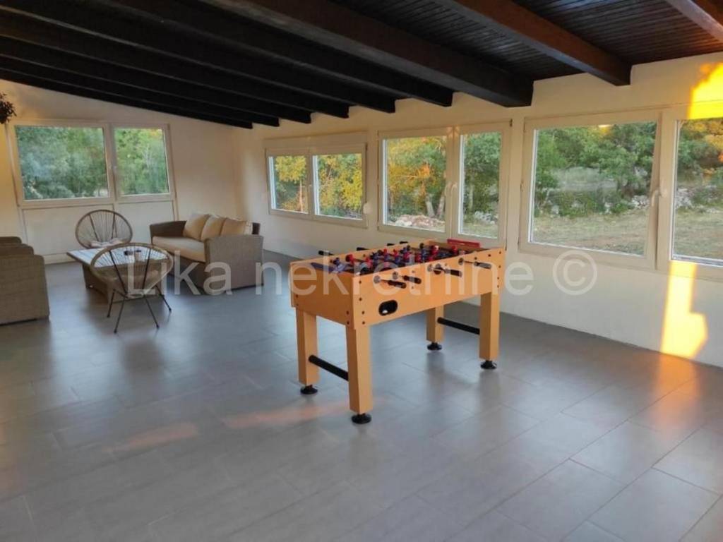 Kuća - Vila u prirodi, Prodaja, Lovinac, Štikada