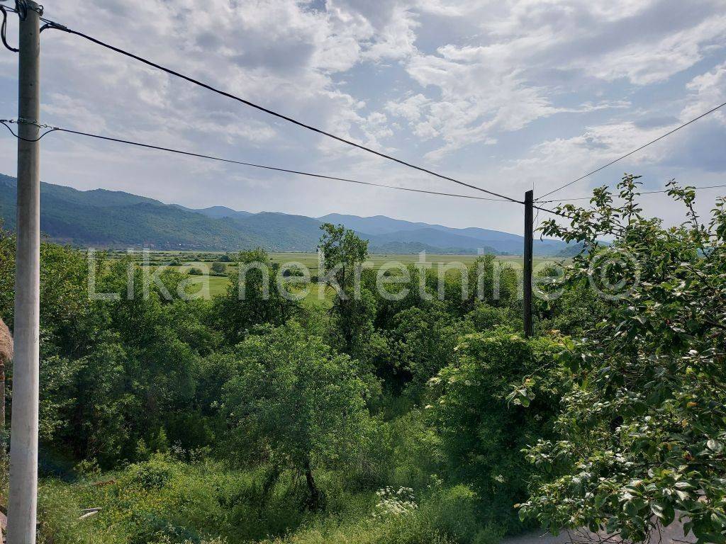 Seosko imanje, Prodaja, Perušić, Lipovo Polje