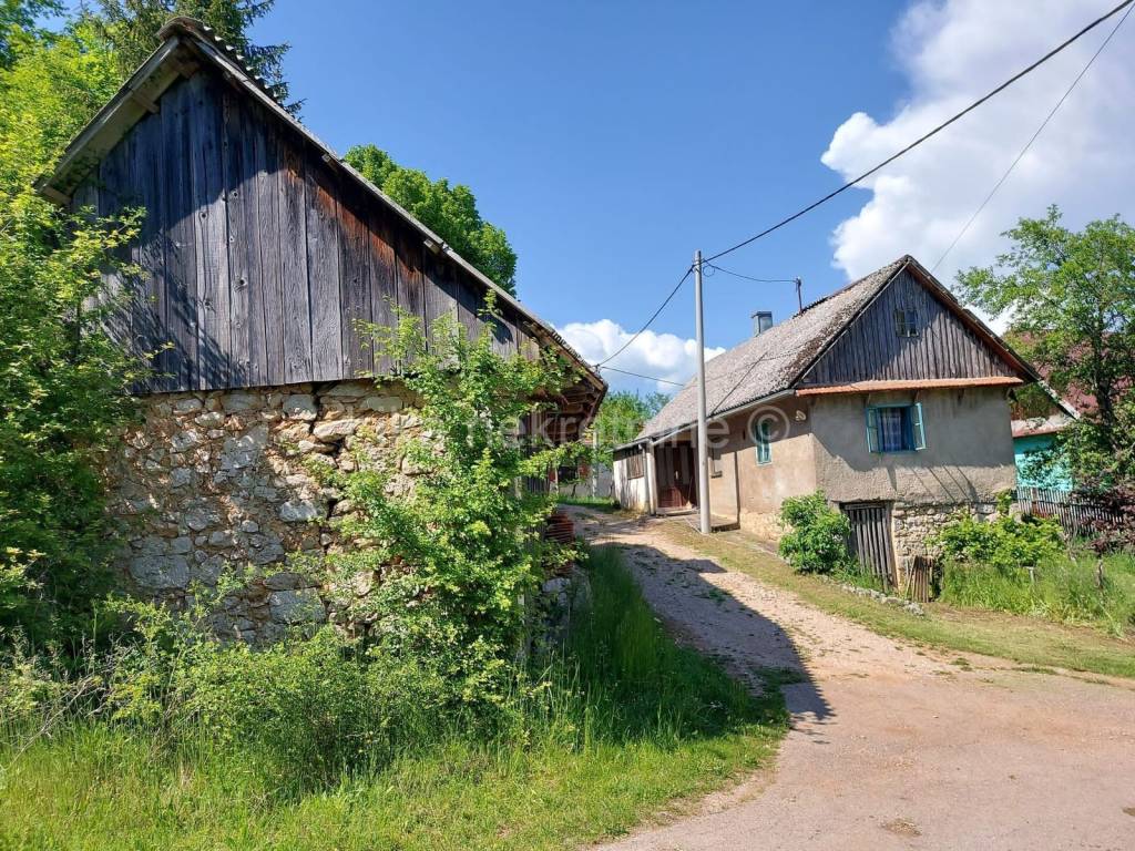 Seosko imanje, Prodaja, Perušić, Prvan Selo