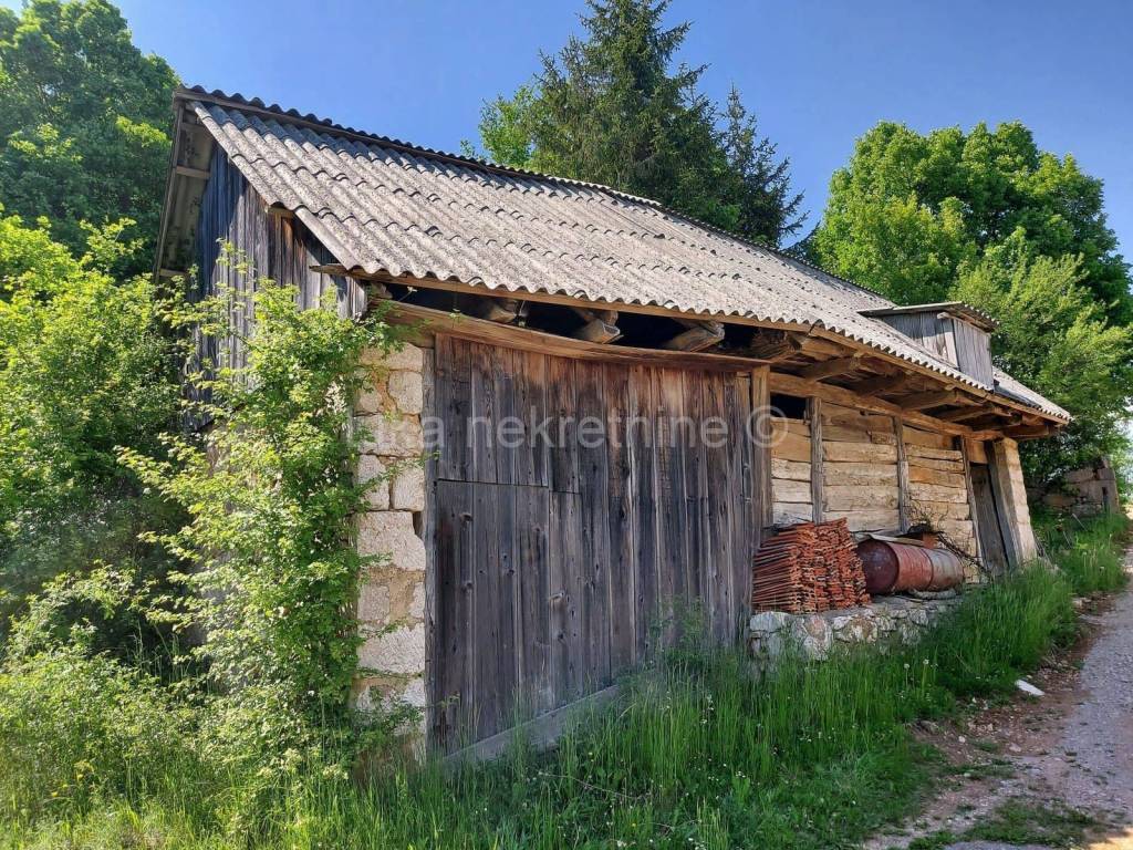 Seosko imanje, Prodaja, Perušić, Prvan Selo
