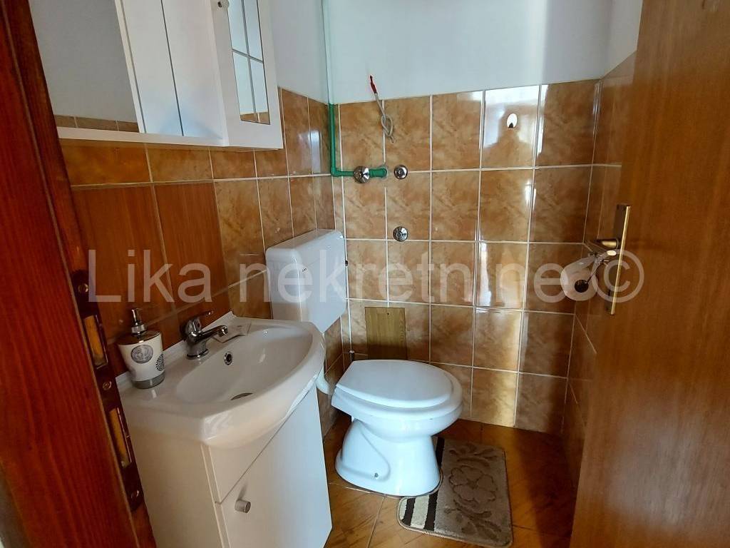 Stambeno-poslovni objekat, Prodaja, Otočac, Ličko Lešće
