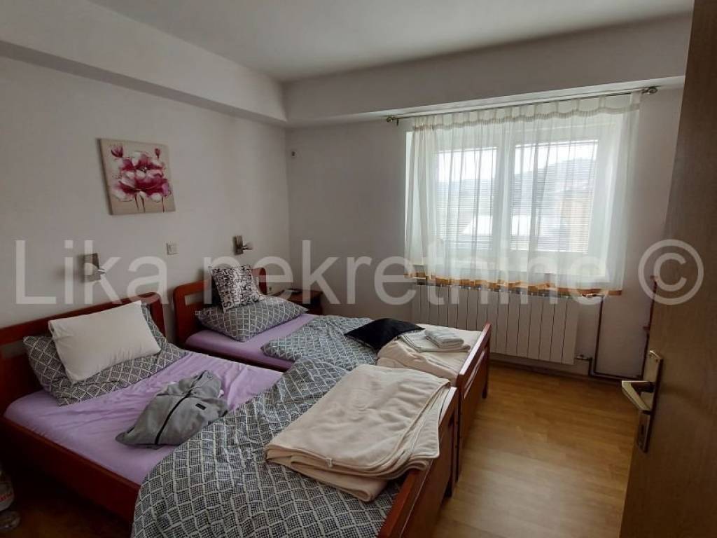 Stambeno-poslovni objekat, Prodaja, Otočac, Ličko Lešće
