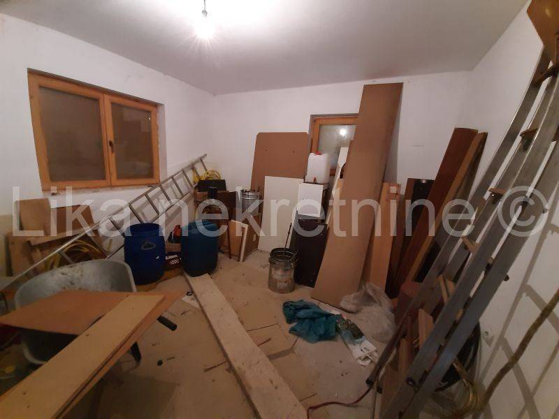 Seosko imanje, Prodaja, Otočac, Glavace