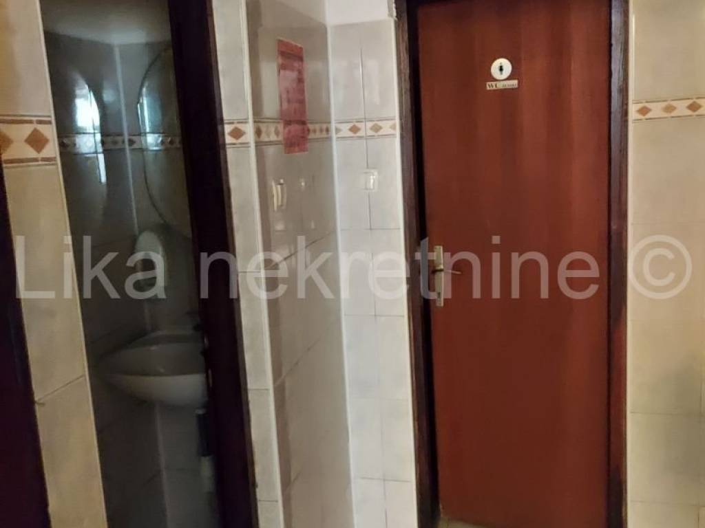 Stambeno-poslovni objekat, Prodaja, Otočac, Ličko Lešće