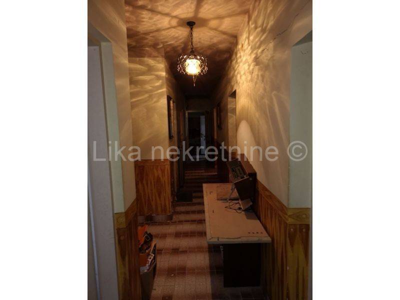 Kuća s caffe i restoranom, Prodaja, Gospić - Okolica, Brušane