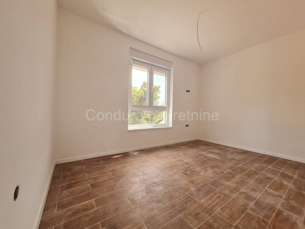 Apartman na moru, Prodaja, Vir, Vir
