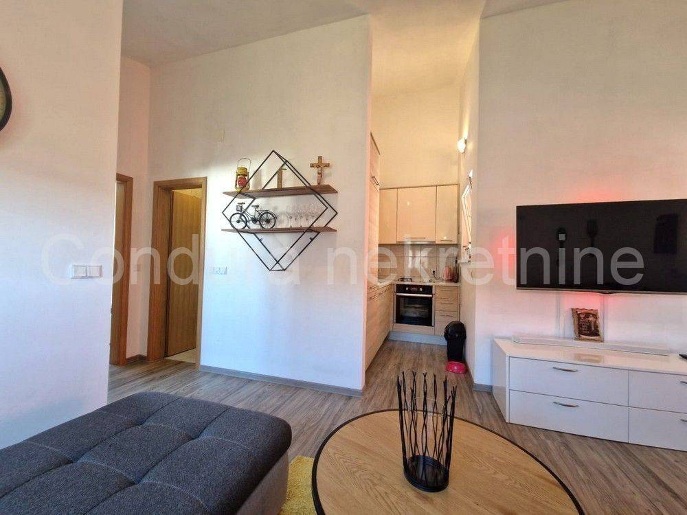Apartman na moru, Prodaja, Vir, Vir